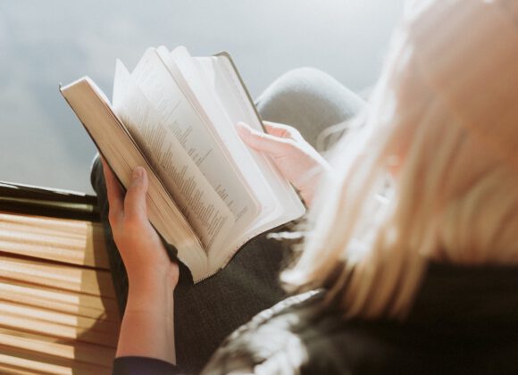 Die Bibel – Unverkennbar göttlich Die Bibel – Unverkennbar göttlich